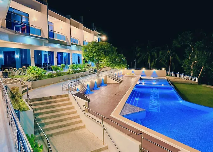 De Cairo's Mountain & Ocean View *